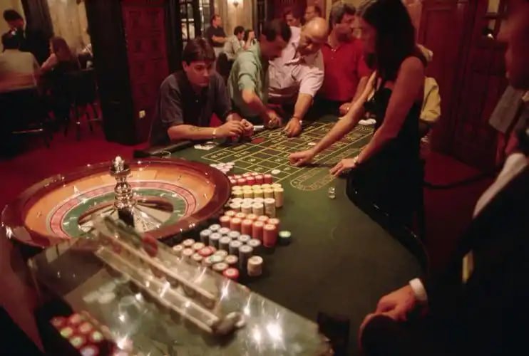 Taku88 fitur live casino multi-kamera statistik real-time dan mode multi-meja